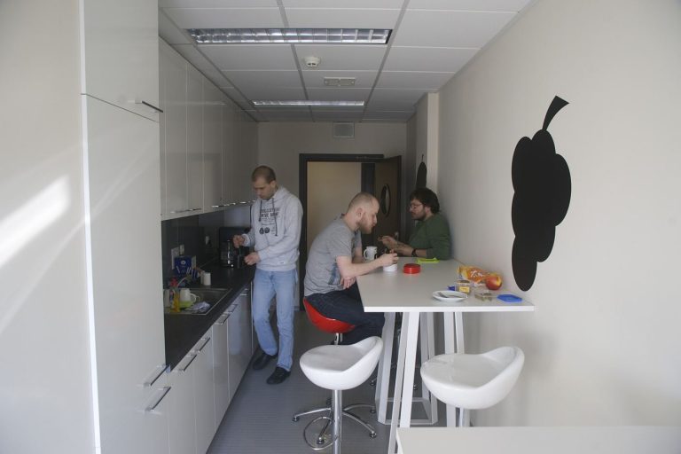 Real Breaks at Work Restore Focus Better Than Desk Rest A worker relaxes during a short wellbeing break away from a desk in the office.
